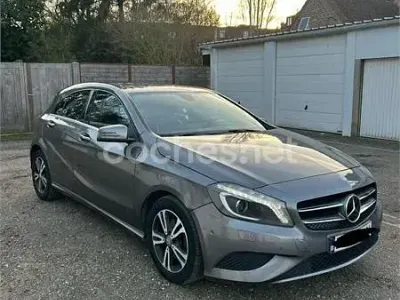 Usado Mercedes A180 Style 122 CV (89 kW) 2014 Gris / plata Berlina
