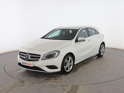 Usado Mercedes A180 Urban 110 CV (80 kW) 2013 Blanco Berlina