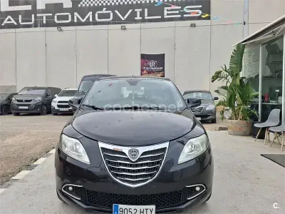 Usado Lancia Ypsilon 95 CV (69 kW) 2013 Negro Utilitario