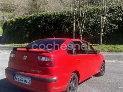 Usado Seat Cordoba Sport 110 CV (80 kW) 2001 Rojo Berlina