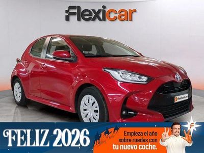 Rojo Usado 2023 Toyota Yaris Hybrid Active Berlina | 18.990 € (Precio justo)