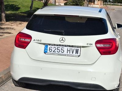 Usado Mercedes A180 Urban 109 CV (80 kW) 2014 Blanco Berlina