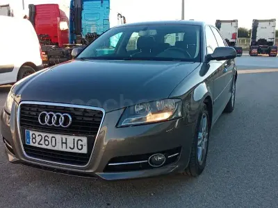 Usado Audi A3 Attraction 105 CV (77 kW) 2012 Marrón Utilitario