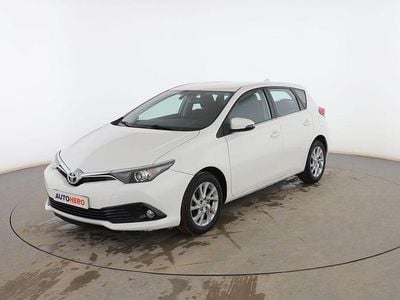Usado Toyota Auris Active 115 CV (84 kW) 2015 Blanco Berlina