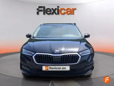 Usado Skoda Octavia 110 CV (80 kW) 2022 Negro Familiar