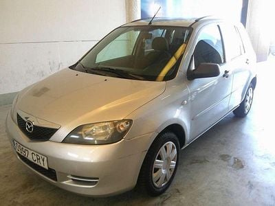 Usado Mazda 2 Active 75 CV (55 kW) 2004 Plateado Utilitario