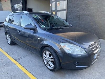 Begagnad Kia Ceed 140 HK (102 kW) 2009 Grå Halvkombi