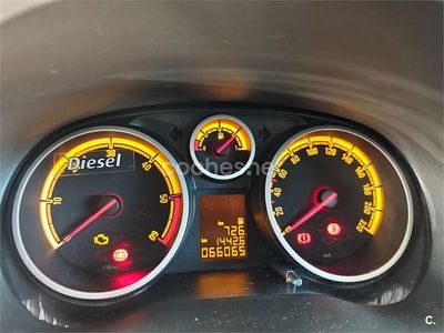 Usado Opel Corsa Selective 75 CV (55 kW) 2012 Gris / plata Berlina