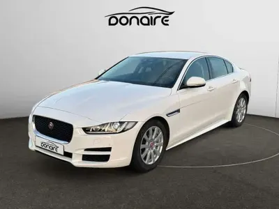 Usado Jaguar XE Prestige 179 CV (131 kW) 2016 Blanco Berlina