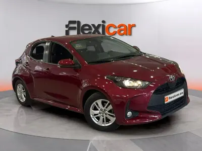 Usado Toyota Yaris Edition 125 CV (91 kW) 2021 Rojo Utilitario