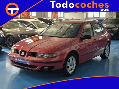 Usado Seat Leon Stella 105 CV (77 kW) 2001 Granate Utilitario