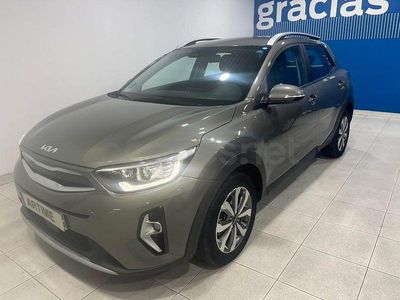 Usado Kia Stonic 120 CV (88 kW) 2023 Gris / plata SUV