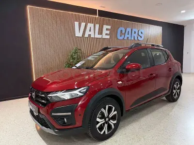 Usado Dacia Sandero Expression 91 CV (66 kW) 2023 Granate Berlina