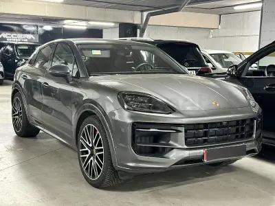 Usado Porsche Cayenne 519 CV (381 kW) 2024 Gris / plata SUV