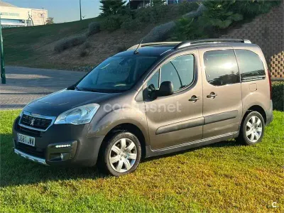 Usado Peugeot Partner Tepee Outdoor 110 CV (80 kW) 2017 Gris / plata Monovolumen