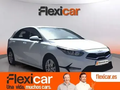 Usado Kia Ceed 120 CV (88 kW) 2022 Blanco Utilitario