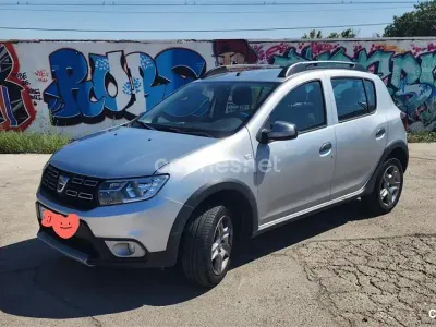Usado Dacia Sandero Lauréate 90 CV (66 kW) 2019 Gris / plata Berlina