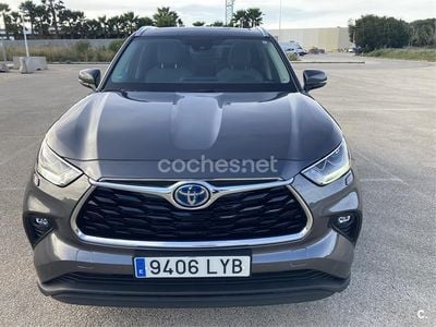 Usado Toyota Highlander Advance 246 CV (180 kW) 2022 Gris / plata SUV