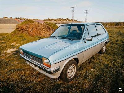 Usado Ford Fiesta Ghia 55 CV (40 kW) 1982 Azul Utilitario