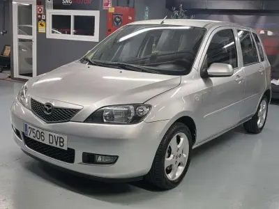 Usado Mazda 2 Active 68 CV (50 kW) 2006 Gris / plata Utilitario