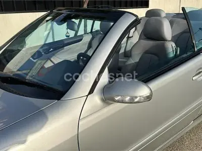 Usado Mercedes CLK230 Avantgarde 193 CV (141 kW) 2001 Gris / plata Descapotable