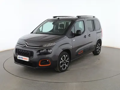 Käytetty Citroën Berlingo Shine 102 HP (75 kW) 2021 Harmaa Tila-auto