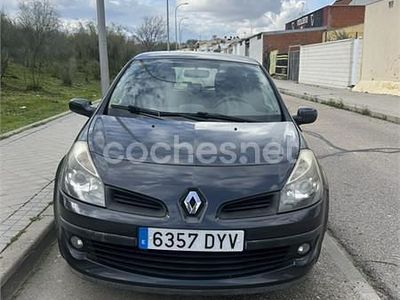 Usado Renault Clio II Dynamique 85 CV (62 kW) 2006 Negro Berlina