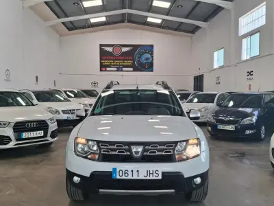 Usado Dacia Duster Lauréate 109 CV (80 kW) 2015 Blanco SUV
