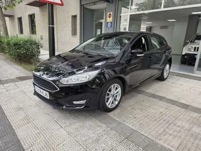 Usado Ford Focus Trend+ 125 CV (91 kW) 2018 Negro Utilitario