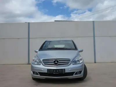 Usado Mercedes B200 139 CV (102 kW) 2006 Plateado Monovolumen