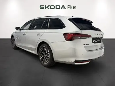 Usado Skoda Octavia SportLine 150 CV (110 kW) 2026 Gris plata Familiar