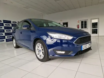 Usado Ford Focus Trend+ 120 CV (88 kW) 2017 Azul Familiar