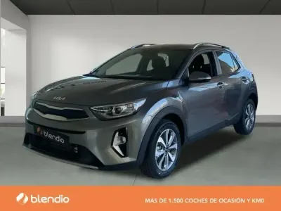 Usado Kia Stonic 100 CV (73 kW) 2025 Gris SUV