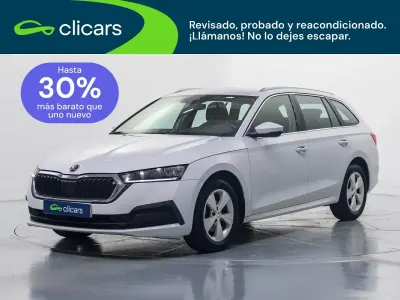 Usado Skoda Octavia Ambition 110 CV (80 kW) 2021 Blanco Familiar