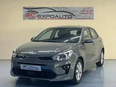 Usado Kia Rio 120 CV (88 kW) 2022 Verde