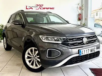 Usado VW T-Roc Life 115 CV (84 kW) 2023 Gris / plata SUV