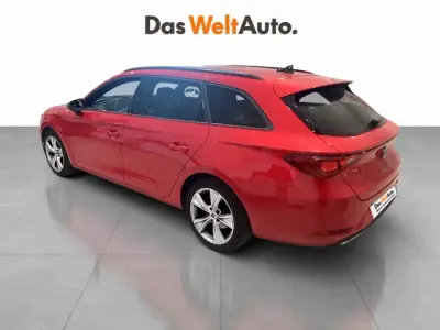 Usado Seat Leon FR 150 CV (110 kW) 2022 Rojo Familiar