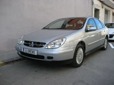 Usado Citroën C5 Exclusive 110 CV (80 kW) 2004 Gris / plata Berlina