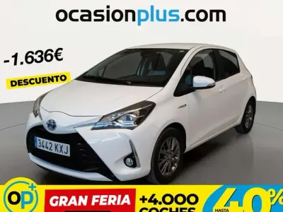 Usado Toyota Yaris Hybrid Active 99 CV (72 kW) 2019 Blanco Utilitario