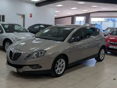 Usado Lancia Delta 120 CV (88 kW) 2009 Gris / plata Utilitario