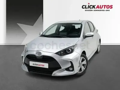 Usado Toyota Yaris Hybrid Active 116 CV (85 kW) 2025 Gris / plata Berlina