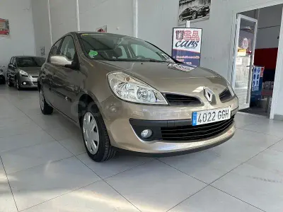 Usado Renault Clio II Authentique 75 CV (55 kW) 2008 Beige Berlina