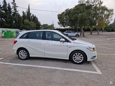Usado Mercedes B180 109 CV (80 kW) 2012 Blanco Monovolumen