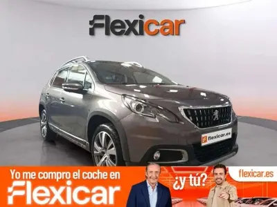 Usado Peugeot 2008 Allure 120 CV (88 kW) 2018 Gris SUV