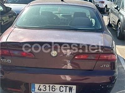Usado Alfa Romeo 156 Distinctive 115 CV (84 kW) 2004 Rojo Berlina