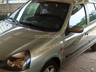 Usado Renault Clio 75 CV (55 kW) 2002 Verde Berlina