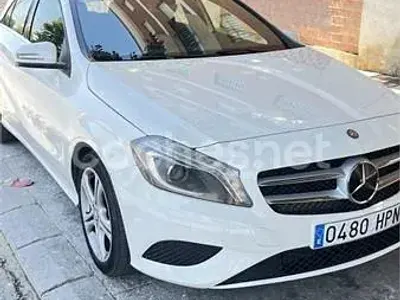 Usado Mercedes A180 Urban 109 CV (80 kW) 2013 Blanco Utilitario