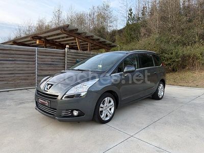 Gris / plata Usado 2013 Peugeot 5008 Allure Monovolumen | 6500 € (Buen precio)