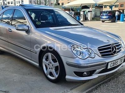 Gris / plata Usado 2005 Mercedes C320 Elegance Berlina | 8000 €