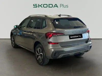 Usado Skoda Kamiq Selection 115 CV (84 kW) 2025 Gris/plata SUV